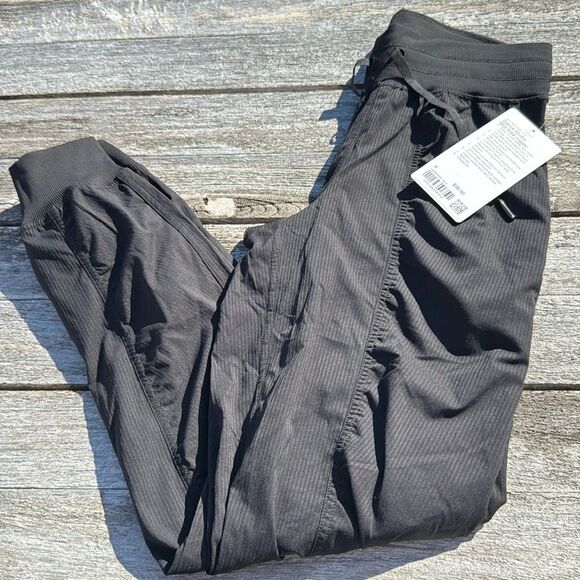 Lululemon Dance Studio‎ Mid-Rise Jogger Black size 4 NWT